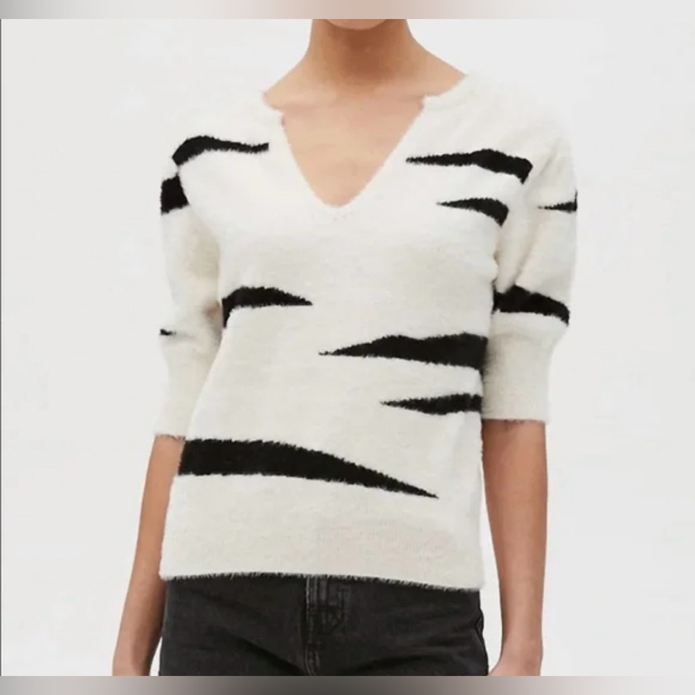 Micheal Stars Honey Eyelash Sweater Cream And Black 1/2 Sleeve Fuzzy V Neck